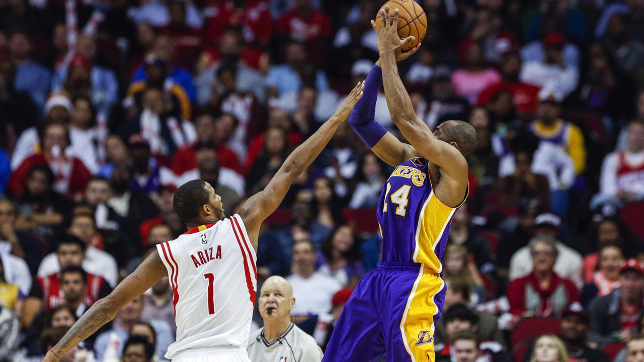Bryant's 29 points lead Lakers to win over Howard-less Rockets